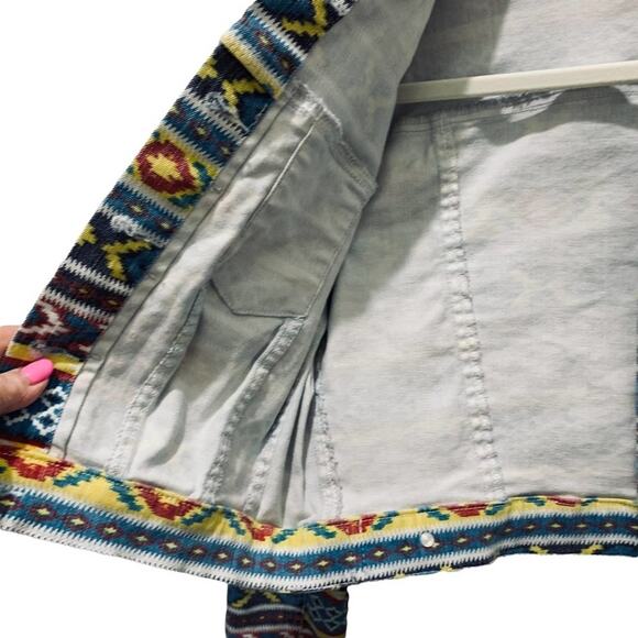 Tinseltown cropped Aztec inspired denim jean jacket size large. See measurements - Picture 4 of 12